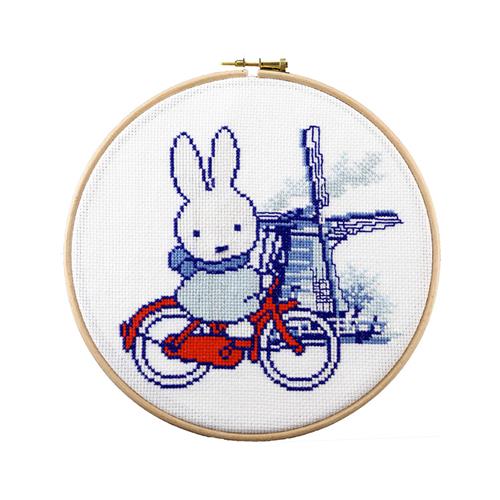 Pako Nijntje op Fiets Borduurpakket (Telpatroon Aïda, Ø 20 cm)