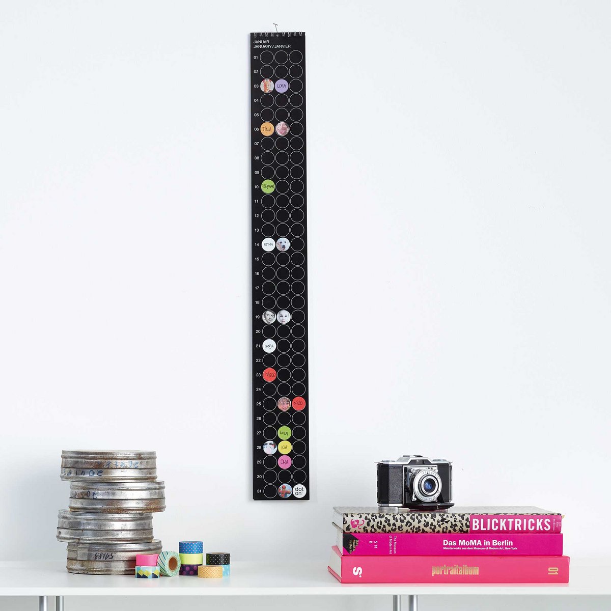 Dot on® | Verjaardagskalender met dot stickers - 8x70 cm