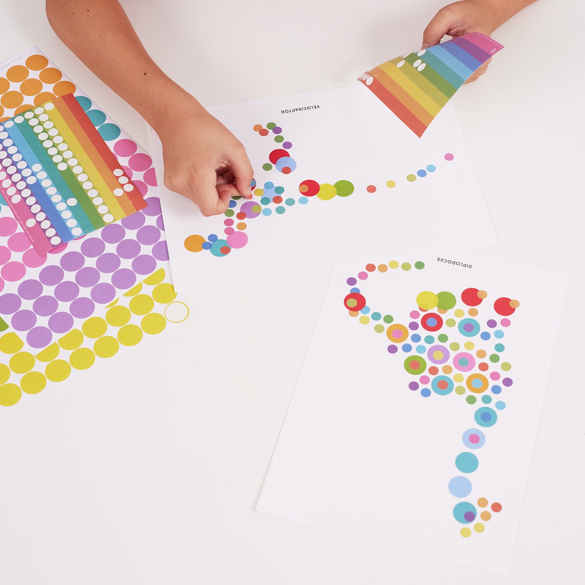 Dot on® | Dots this knutselset met dot stickers - Dino 21x30 cm