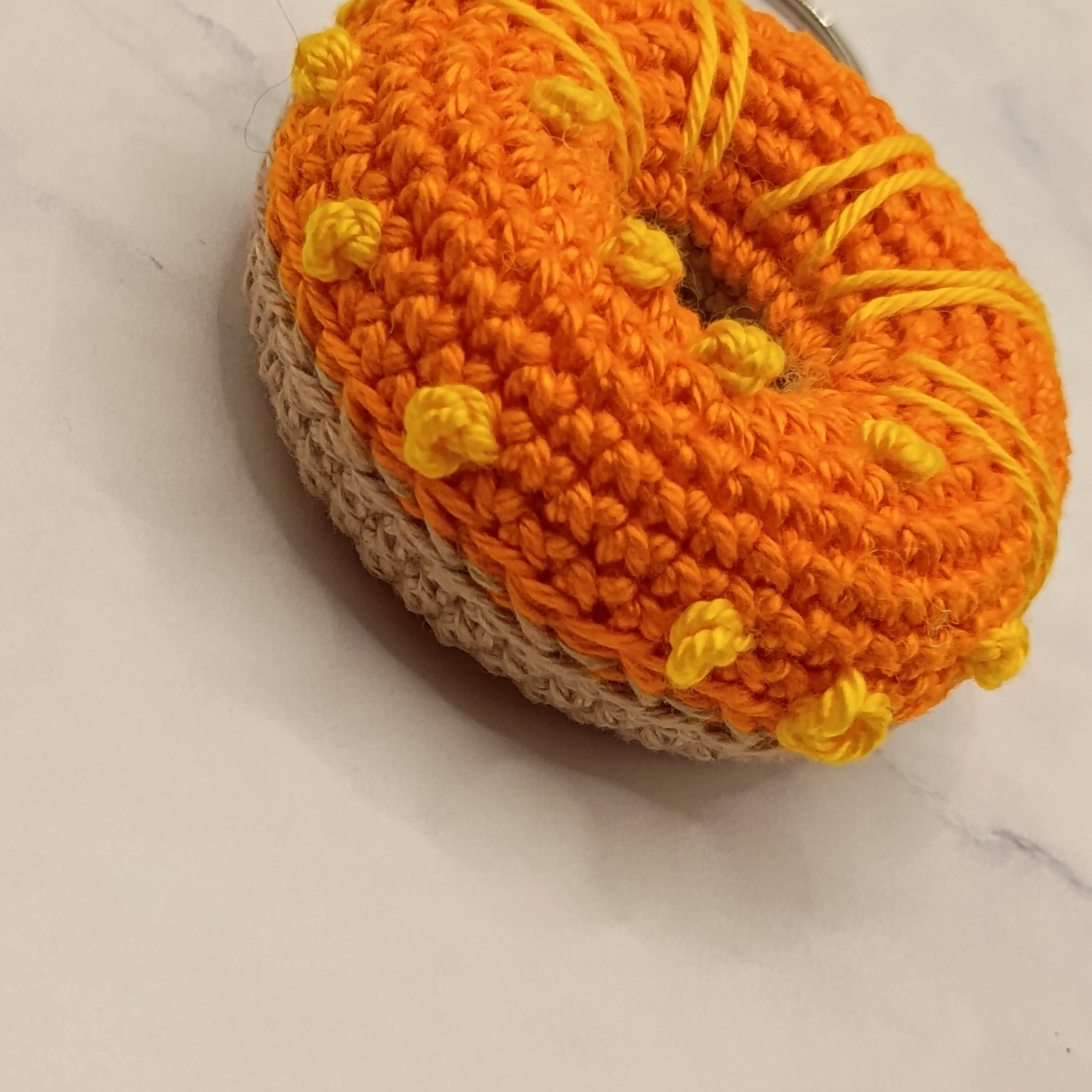 Handgemaakt | Sleutelhanger Donut Ø 6 cm oranje