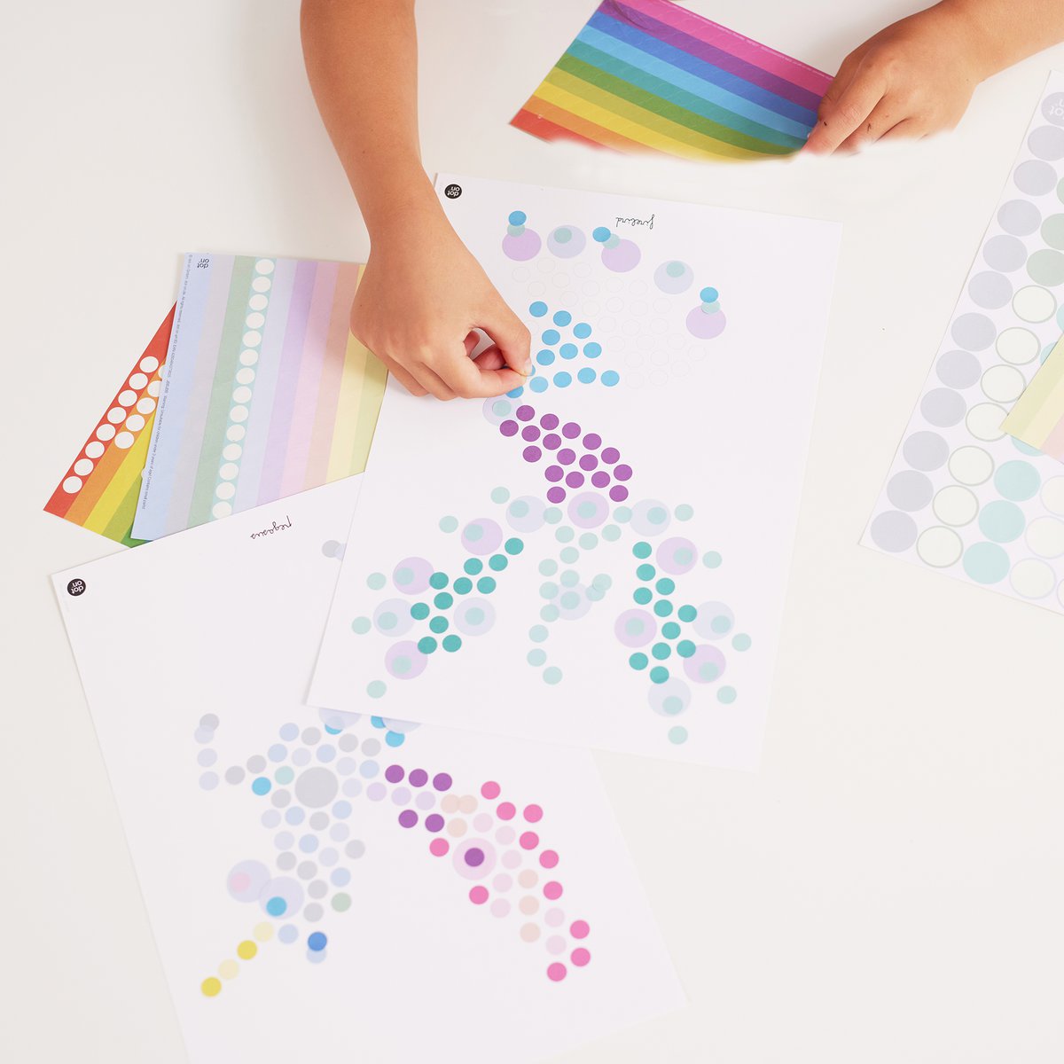Dot on® | Dots this knutselset met dot stickers - Mystik 21x30 cm