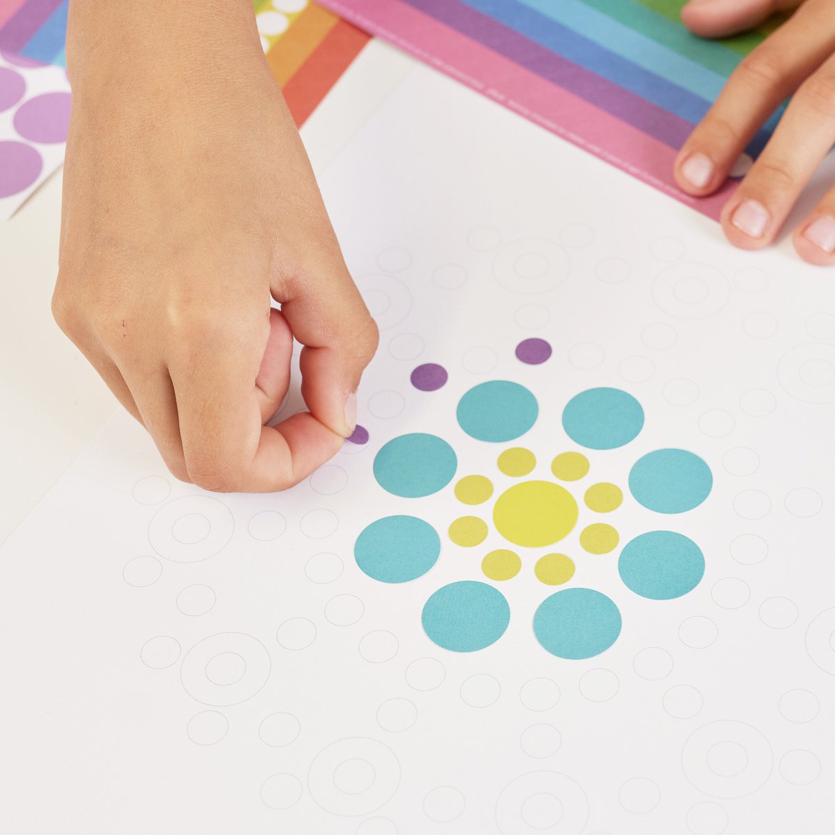 Dot on® | Dotsala mandala set met dot stickers - Rainbow 21x30 cm