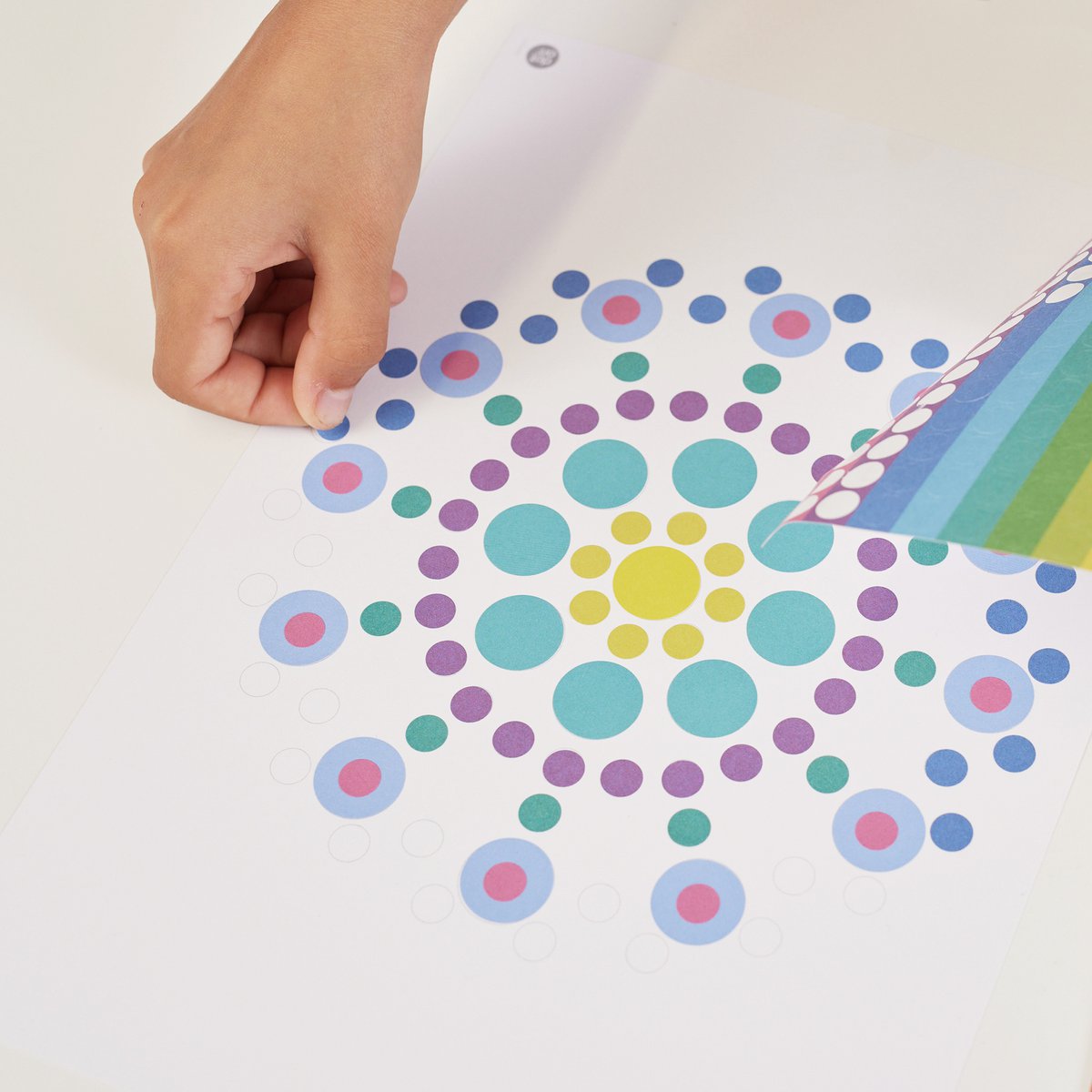 Dot on® | Dotsala mandala set met dot stickers - Rainbow 21x30 cm