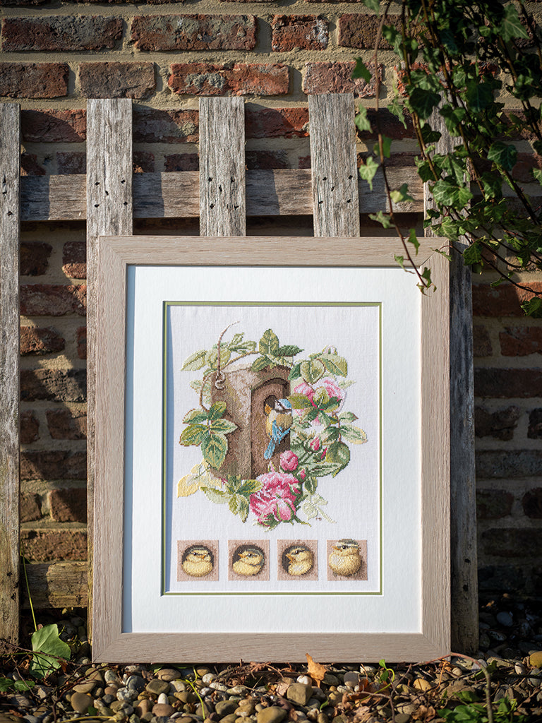 LanArte | Borduurpakket Vogelhuisje met rozen | 29 x 35 cm