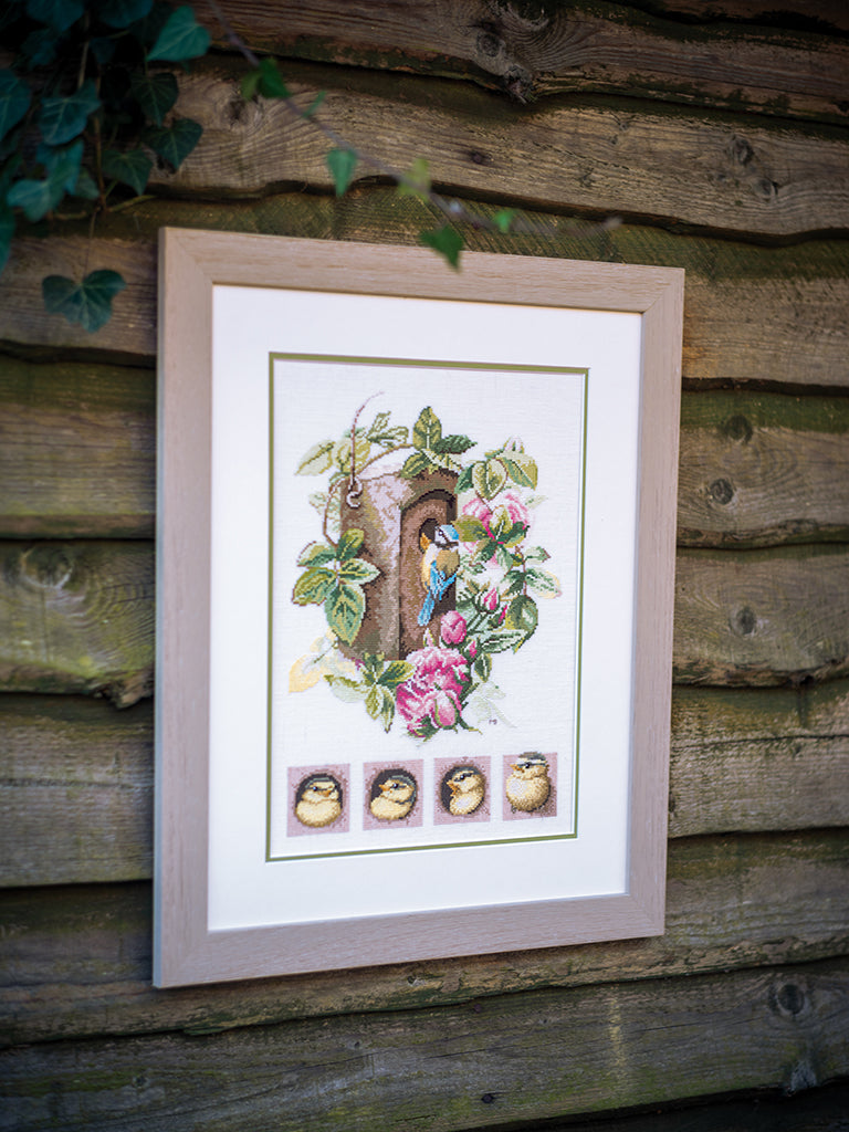 LanArte | Borduurpakket Vogelhuisje met rozen | 29 x 35 cm