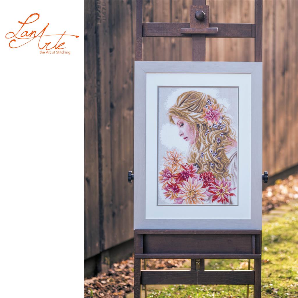 LanArte | Borduurpakket Dame met de Dahlia's | 30 x 45 cm