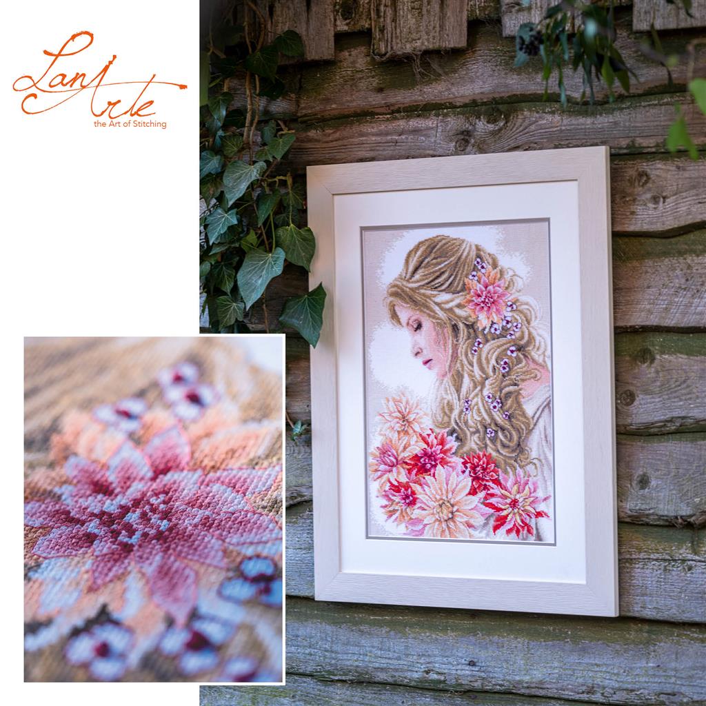 LanArte | Borduurpakket Dame met de Dahlia's | 30 x 45 cm