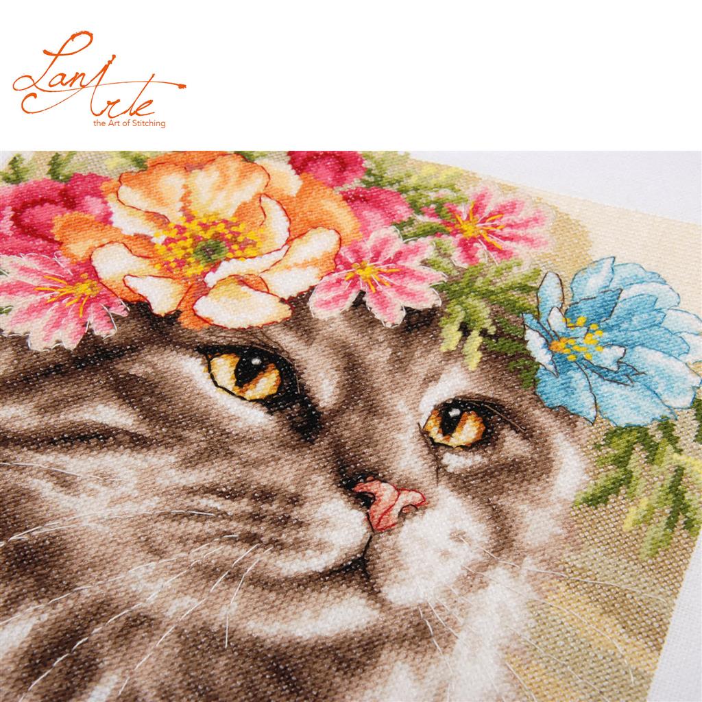 LanArte | Borduurpakket Maine coon met bloemenkrans | Katoen | 29 x 29 cm