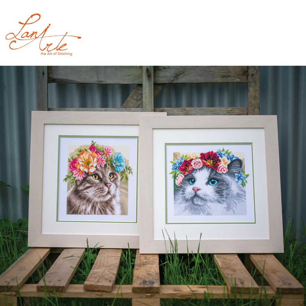 LanArte | Borduurpakket Ragdoll met bloemenkrans | Katoen | 29 x 29 cm