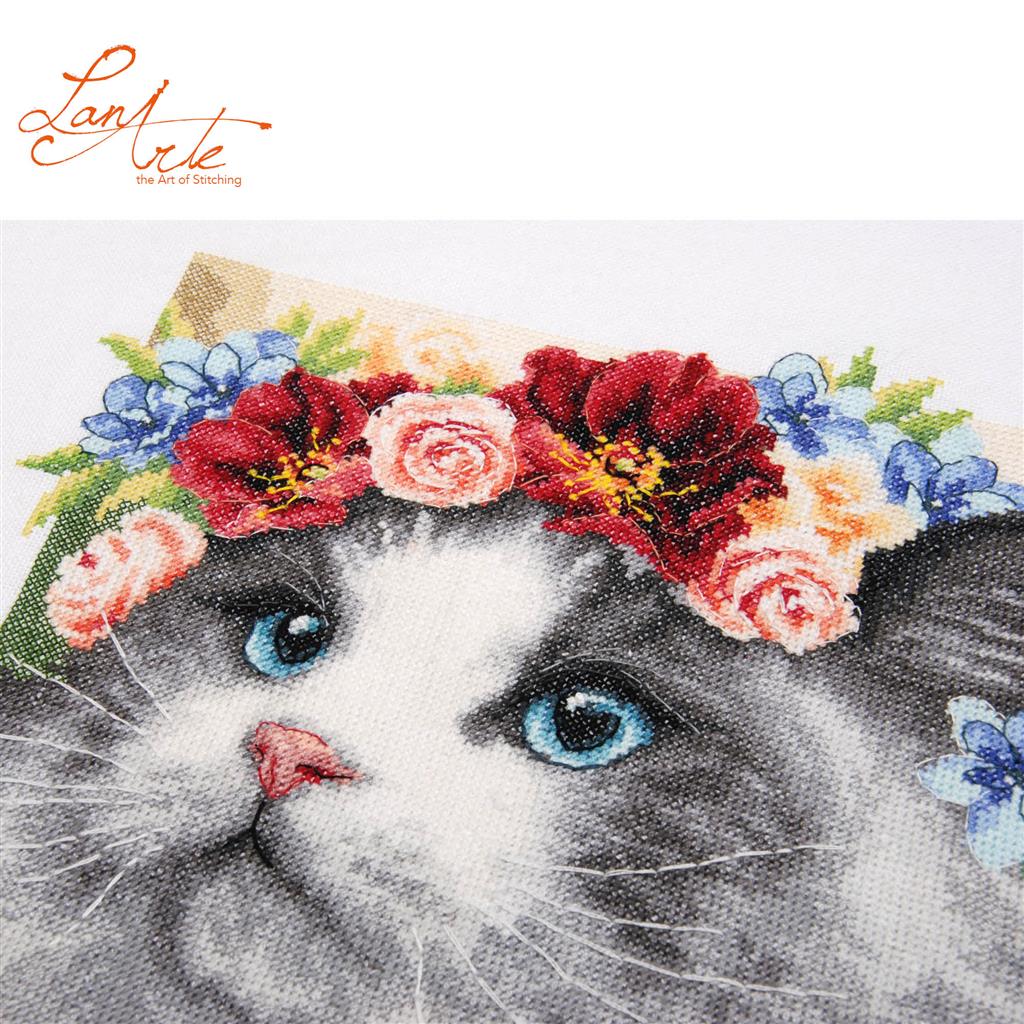 LanArte | Borduurpakket Ragdoll met bloemenkrans | Katoen | 29 x 29 cm