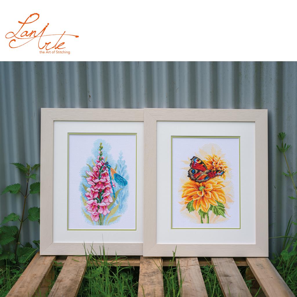 LanArte | Borduurpakket Parade van lieveheersbeestjes | 22 x 33 cm