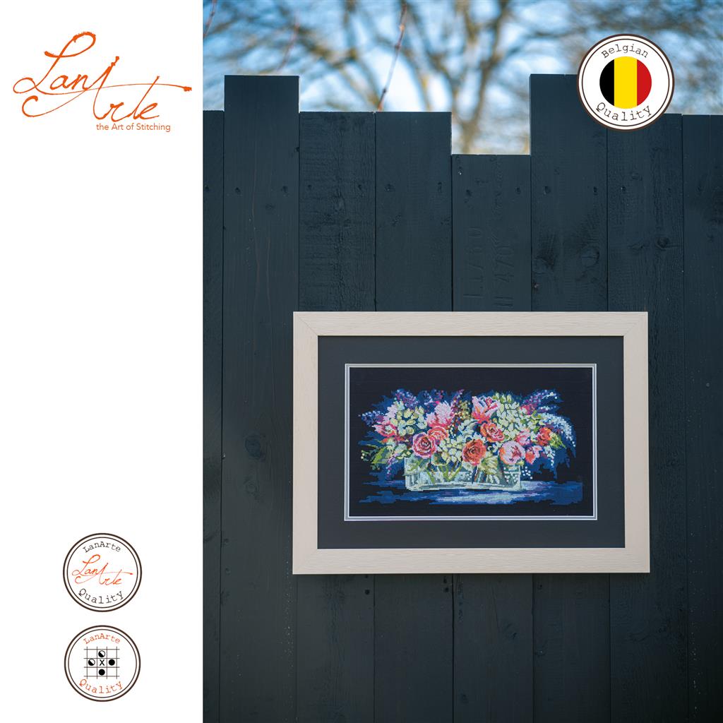 LanArte | Borduurpakket Roses and Lilacs | 22 x 33 cm