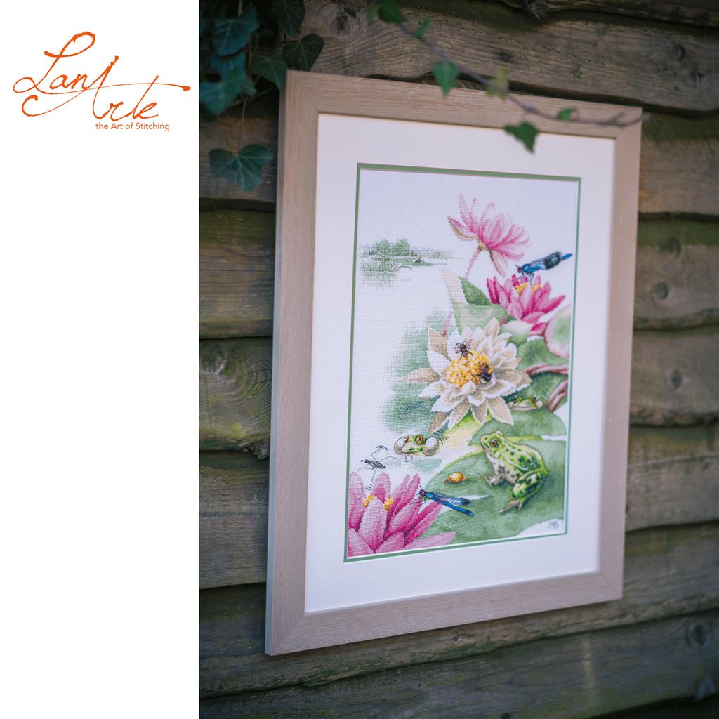 LanArte | Borduurpakket Lelies en kikkers | 31 x 44 cm