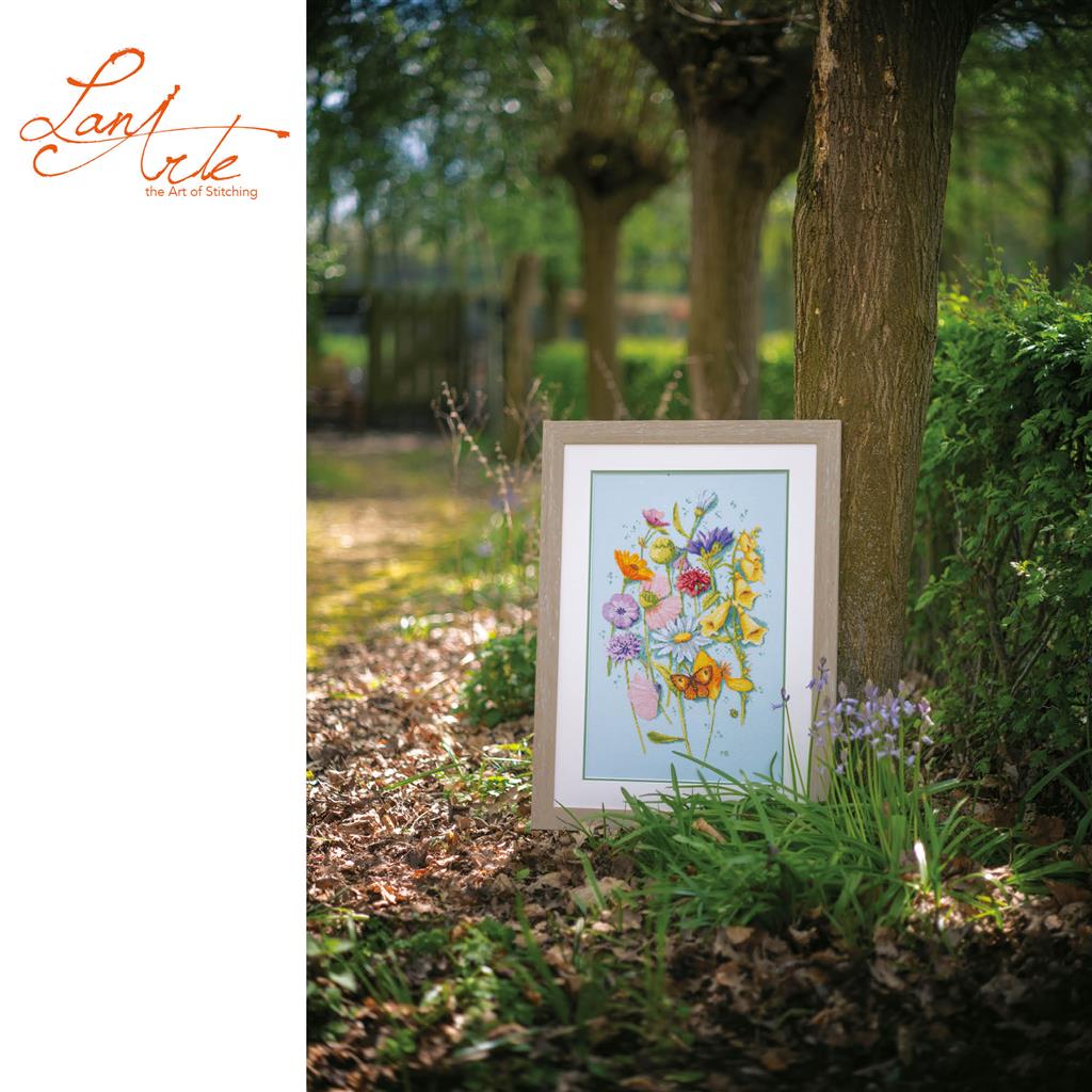 LanArte | Borduurpakket Lentebloemen | 34 x 52 cm