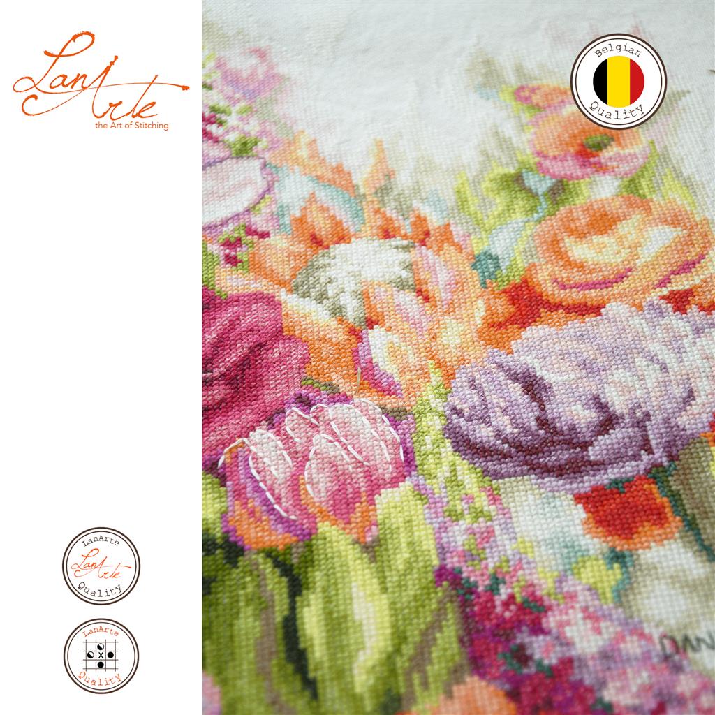 LanArte | Borduurpakket Bright Florals | Katoen | 47 x 37 cm