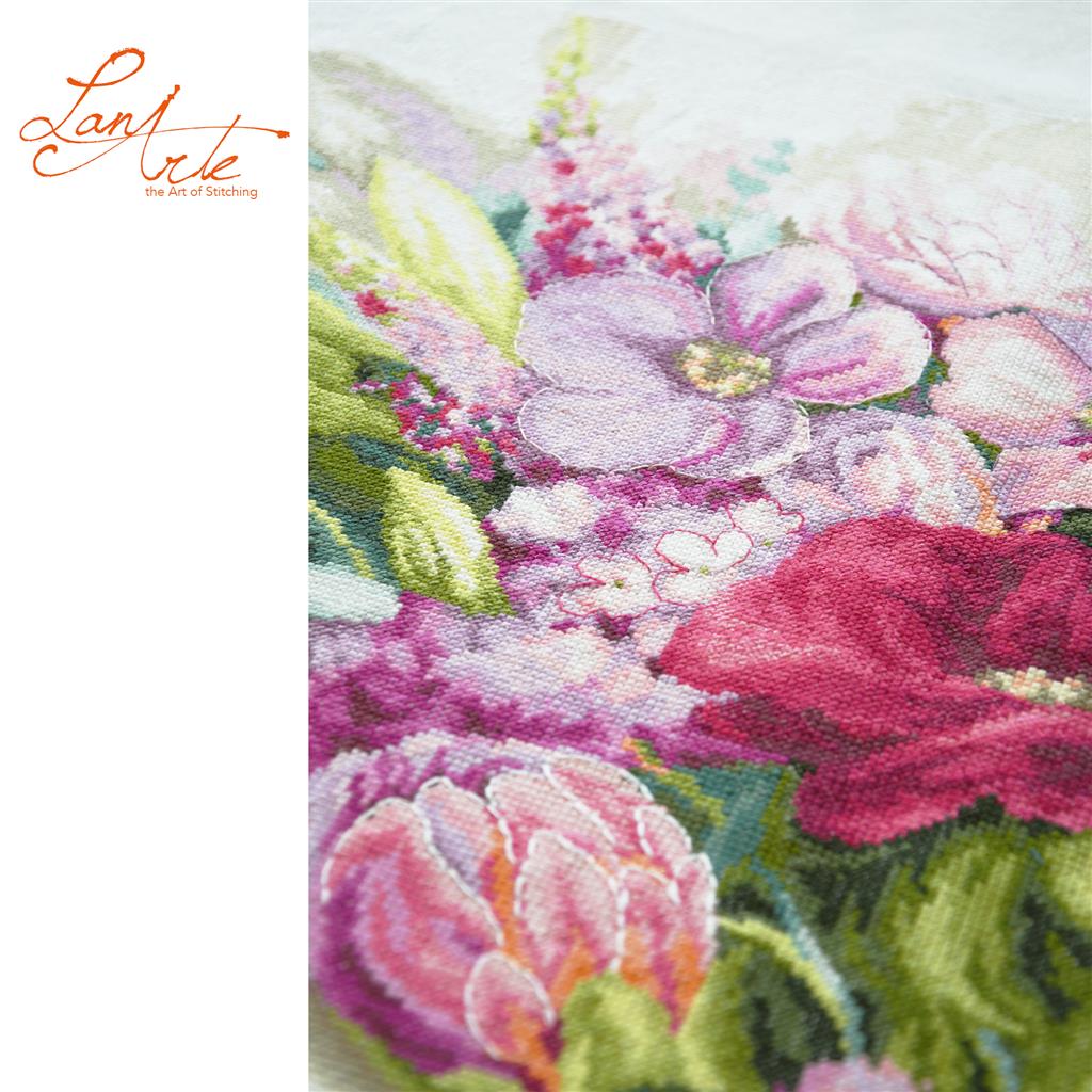 LanArte | Borduurpakket Bright Florals | Katoen | 47 x 37 cm