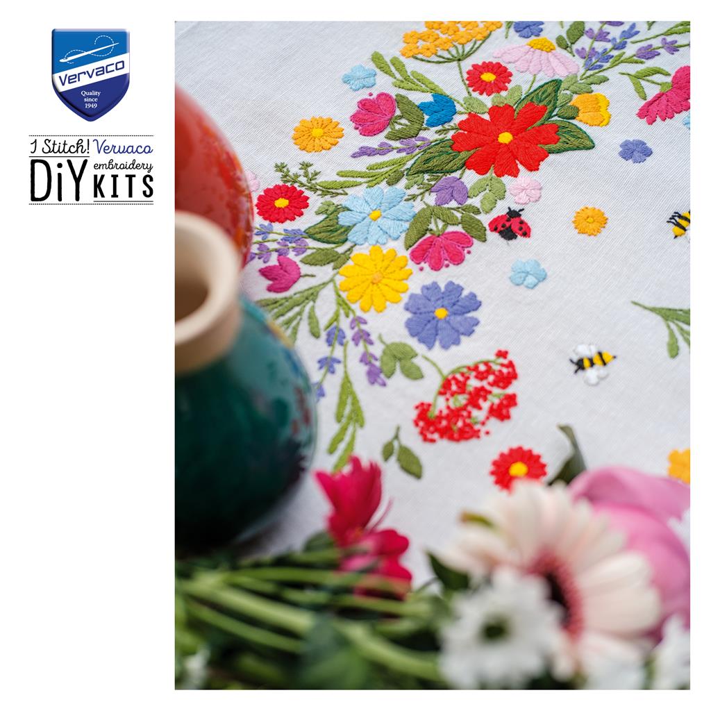 Vervaco | Tafelkleed kit Kleurrijke wereld van bloemen | ca. 72 x 72 cm