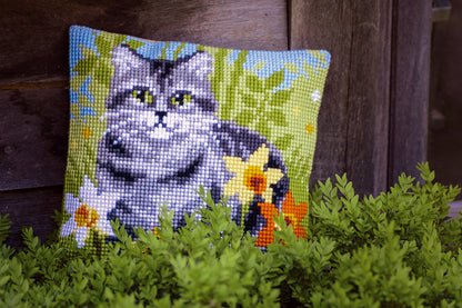 Vervaco | Kruissteekkussen kit Poes tussen bloemen