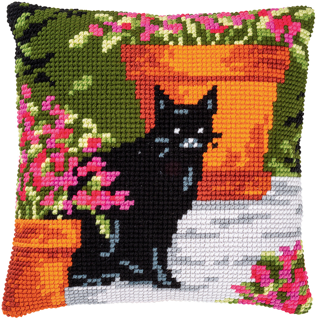 Vervaco | Kruissteekkussen kit Poes tussen bloemen