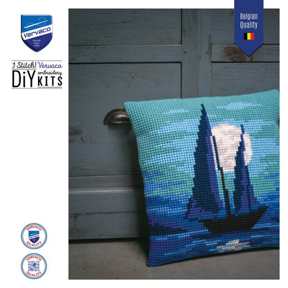 Vervaco | Kruissteekkussen kit Zeilboot in blauw maanlicht