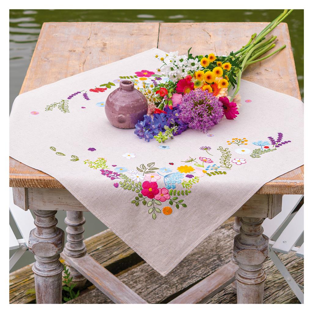 Vervaco | Tafelkleed kit Vrolijke lente | ca. 72 x 72 cm
