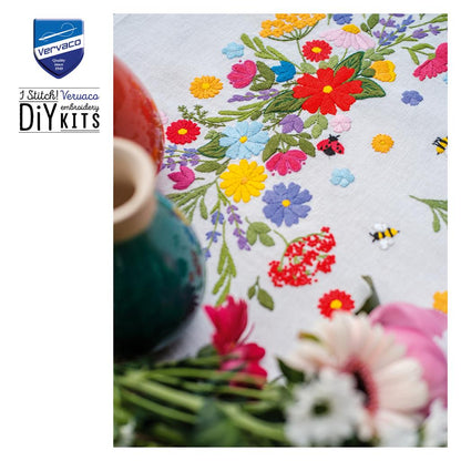 Vervaco | Tafelkleed kit Kleurrijke wereld van bloemen | ca. 72 x 72 cm