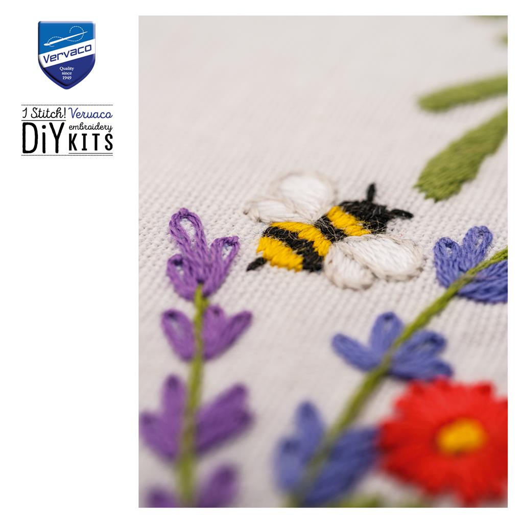 Vervaco | Tafelkleed kit Kleurrijke wereld van bloemen | ca. 72 x 72 cm