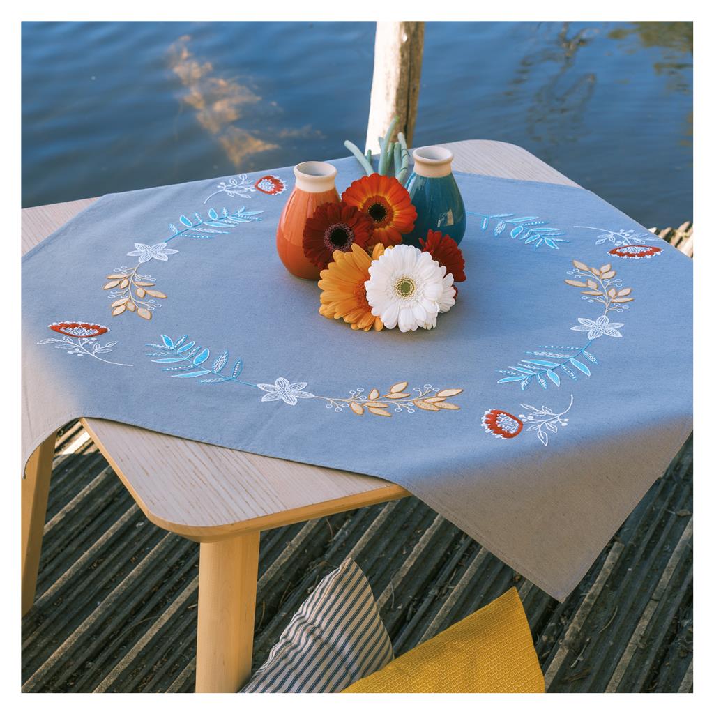 Vervaco | Tafelkleed kit Bloemen en takjes | ca. 72 x 72 cm