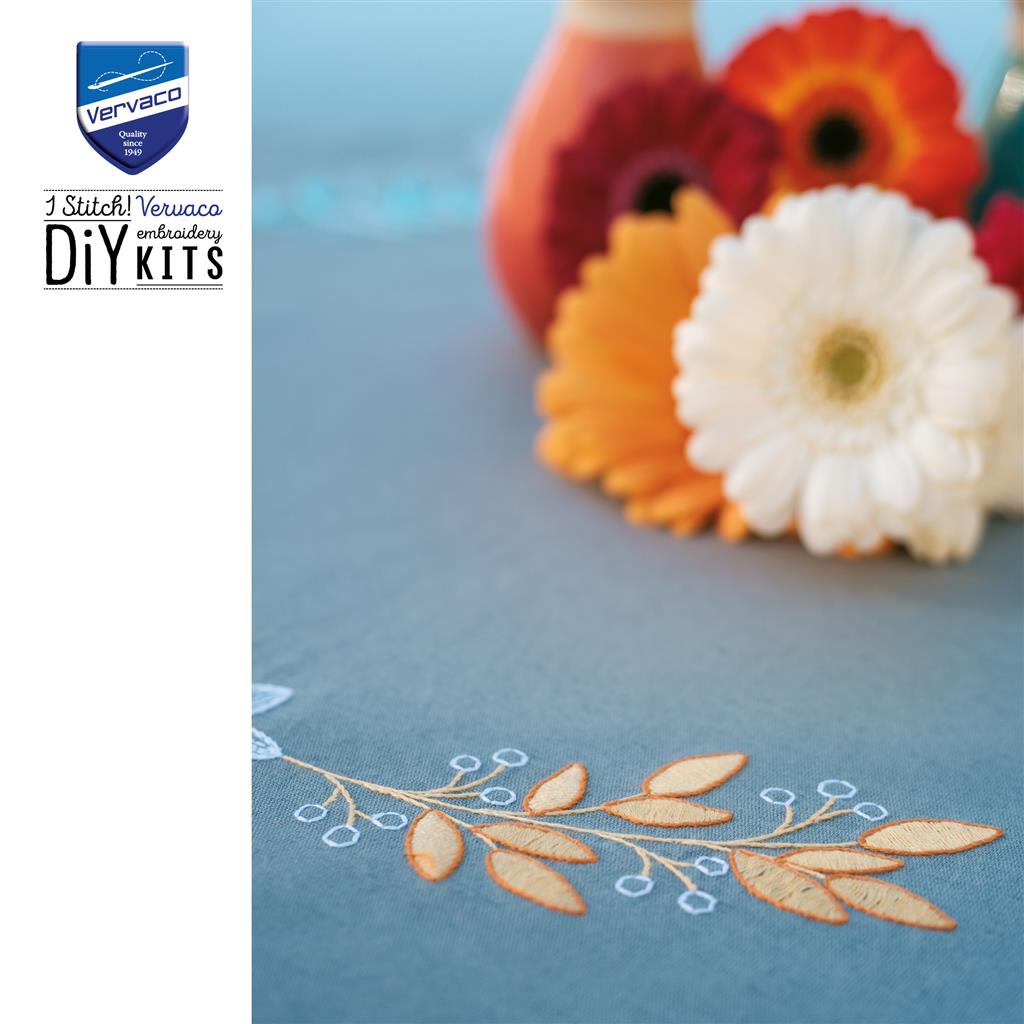Vervaco | Tafelkleed kit Bloemen en takjes | ca. 72 x 72 cm
