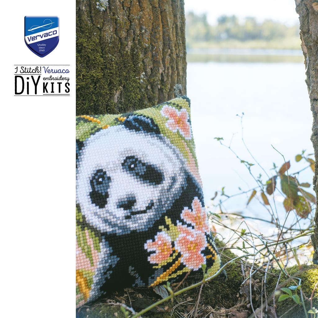 Vervaco | Kruissteekkussen kit Panda met bloemen | ca. 40 x 40 cm